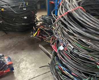 Dịch Vụ Thu Mua Phế Liệu Là Gì ? Lợi Ích Khi Bán Phế Liệu Đúng Nơi Uy Tín